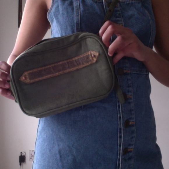 ❤SALE❤ Matt & Nat Green Crossbody Bag - Picture 4 of 5